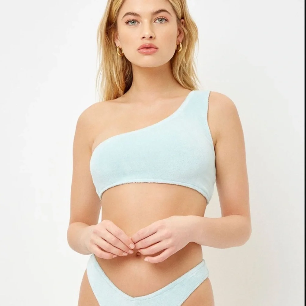 FRANKIES BIKINIS ❤️‍🔥 TERRY CLOTH BARB ONE SHOULDER BIKINI TOP NWT SIZE MEDIUM